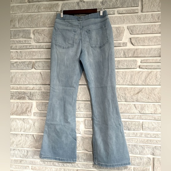 Big Girls Ultimate Stretch Mid-rise Pull-on Waist Flare Jeans size 16 NWT - Picture 2 of 9